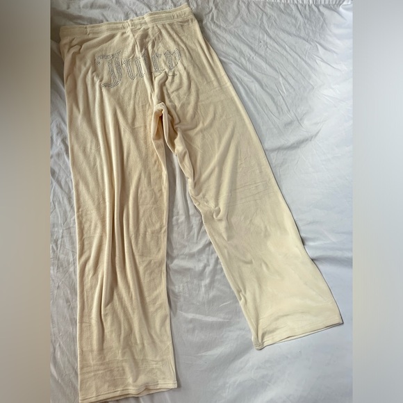 Pastel Parchment (Cream) Juicy Couture Bling Velour Tank and Bling Velour Pants - Picture 4 of 7